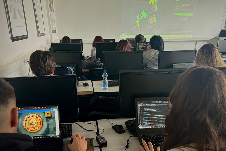 Kada se programiranje pretvori u igru: IGLUE escape room aktivnosti na Univerzitetu Metropolitan