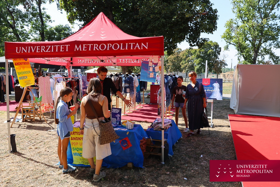 MET moda osvojila Kalemegdan: Studentske kolekcije, modna revija i humanitarna misija na Brunchu u parku